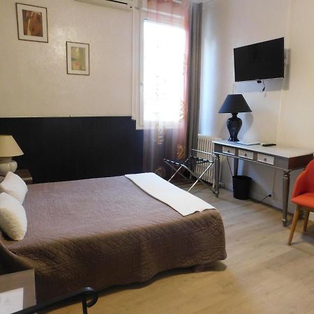 Hotel" La Tour De L'Horloge " Rivesaltes Ngoại thất bức ảnh