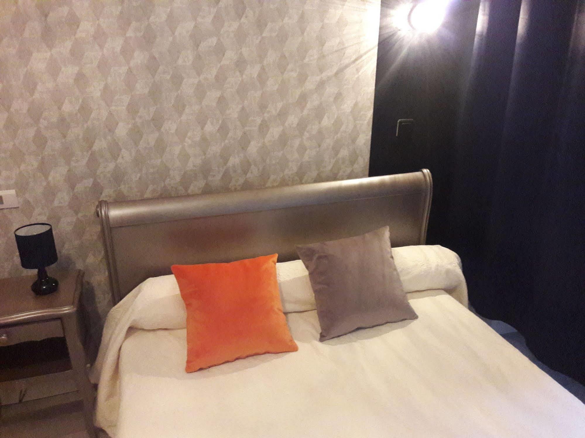 Hotel" La Tour De L'Horloge " Rivesaltes Ngoại thất bức ảnh
